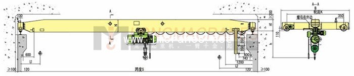 产品说明 LDY电动单梁起重机在LD电动单梁起重机基础上开发的产品,它与冶金电动葫芦配套使用,能满足吊运熔融金属的要求,其主梁刚度和强度及所有符合国家规范规定的吊运熔融金属的要求。 环境条件 LDY电动单梁起重机适合工厂矿、电站、仓库及车间使用。起重机的操作方式分为地面和操纵室两种。LD-A型电动单梁起重机不宜在易燃、易爆的介质中或具有很大湿度与酸、碱类气体的场所工作,也不适用于吊运熔化的金属、有毒物和易燃物的工作。 产品结构图与参数
